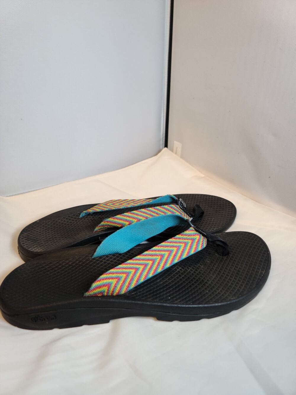 Chaco Women's 9 Rainbow Stripe Thong Flip Flop Sandals Pride Dopamine Sporty